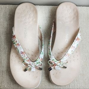 New Vionic Women's T-strap Sandals Size 8 Orthopedic Floral Print